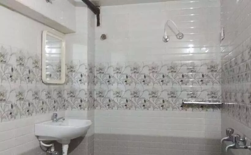 Iroomz Hotel Sundar
