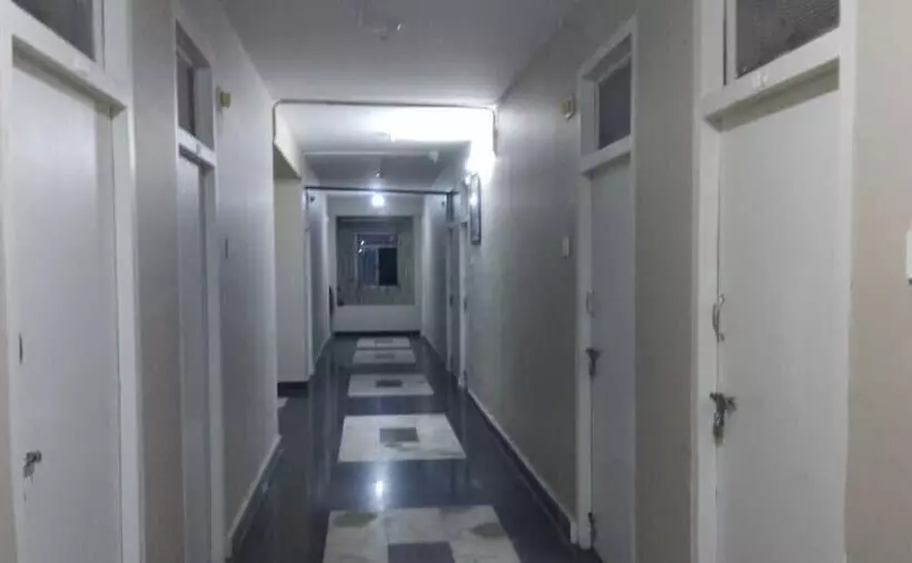 Iroomz Hotel Sundar