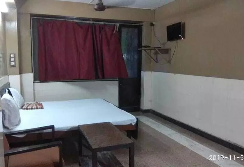 Iroomz Hotel Sundar