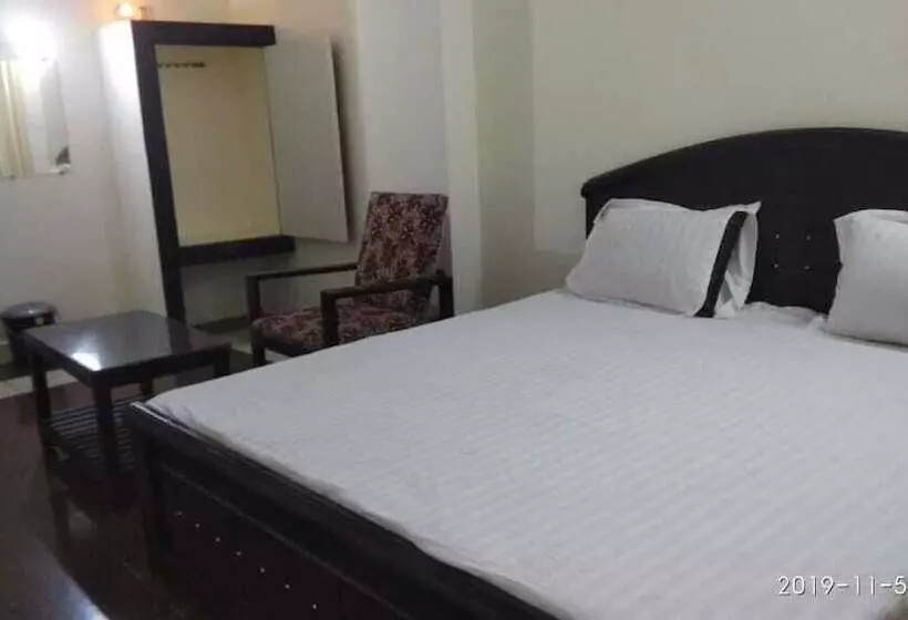 Iroomz Hotel Sundar