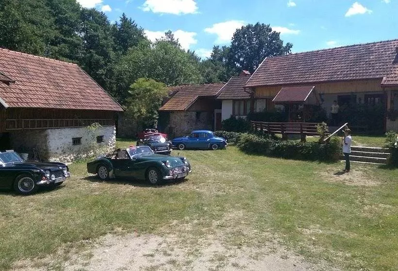 Majatalo Conacul Bunicilor