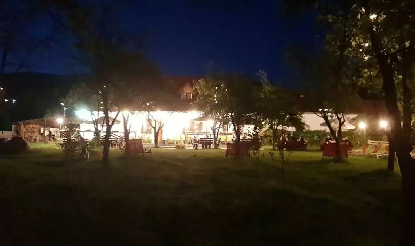 Majatalo Conacul Bunicilor