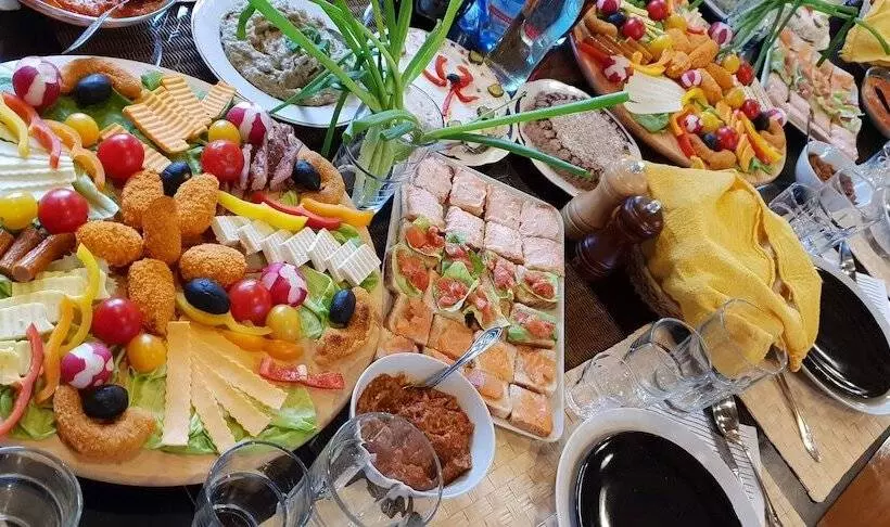 Majatalo Conacul Bunicilor