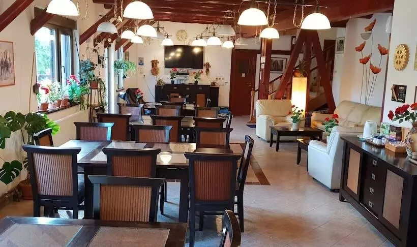 Majatalo Conacul Bunicilor