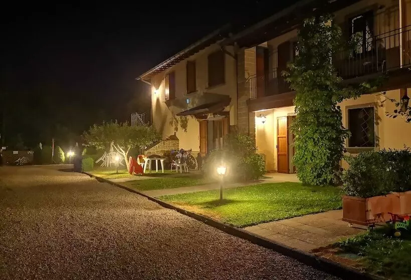 Residenssi Borgo Caiano Country Inn