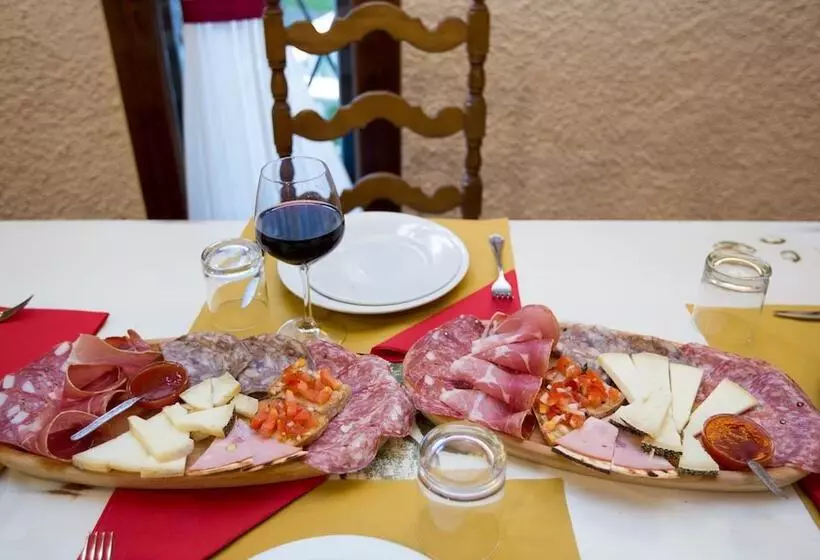 Residenssi Borgo Caiano Country Inn