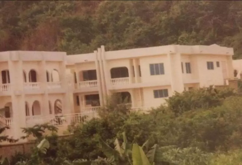 Lomakeskus Jackson Guesthouse Anomabo