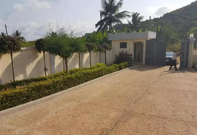 Lomakeskus Jackson Guesthouse Anomabo