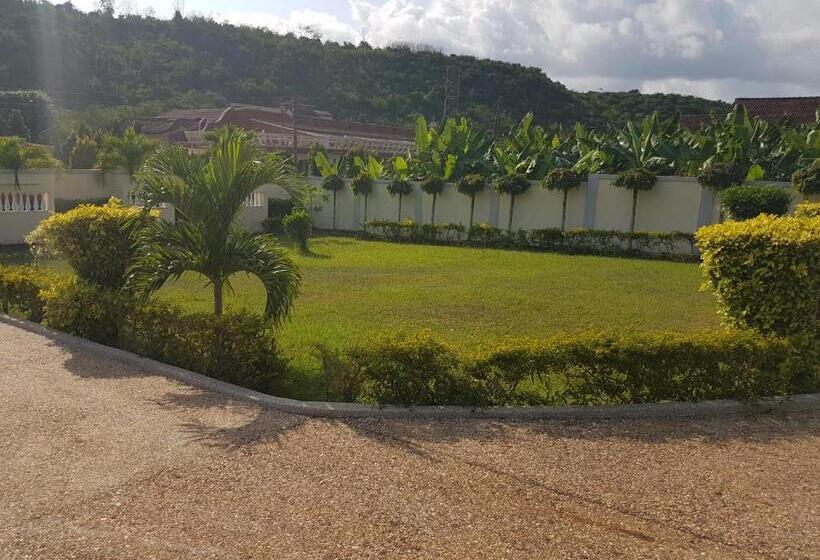 リゾートホテル Jackson Guesthouse Anomabo