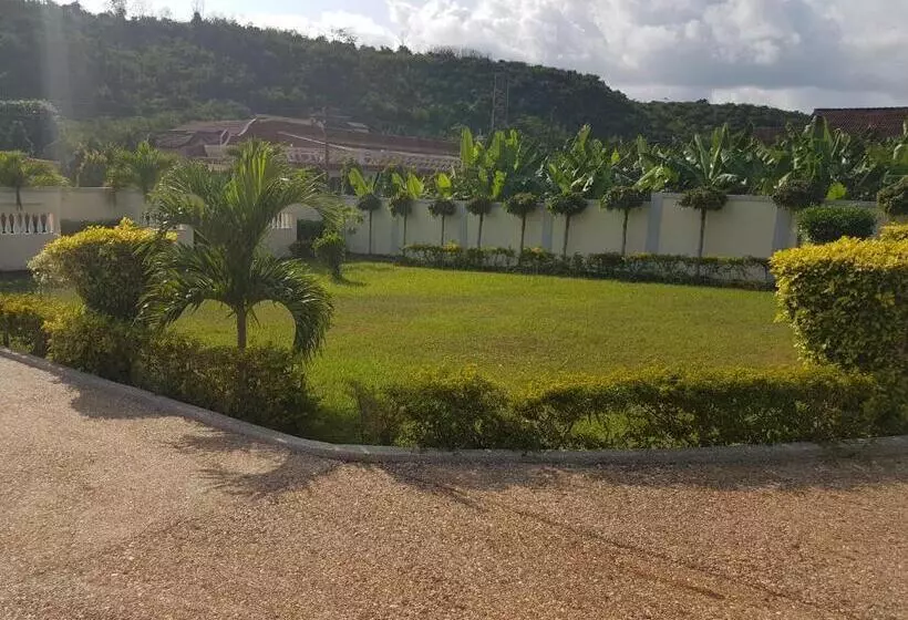 Lomakeskus Jackson Guesthouse Anomabo