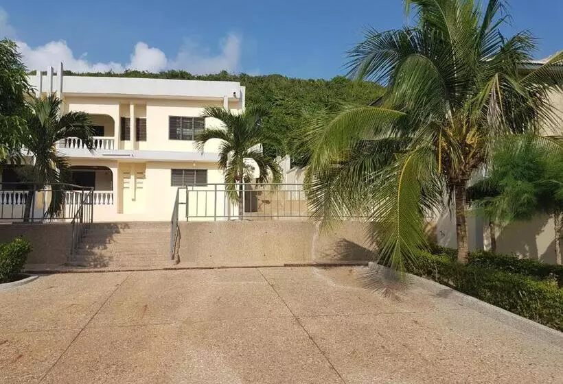 Lomakeskus Jackson Guesthouse Anomabo