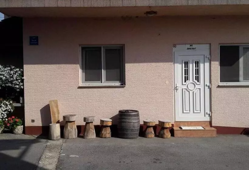 Majatalo Apartments And Rooms Pavek