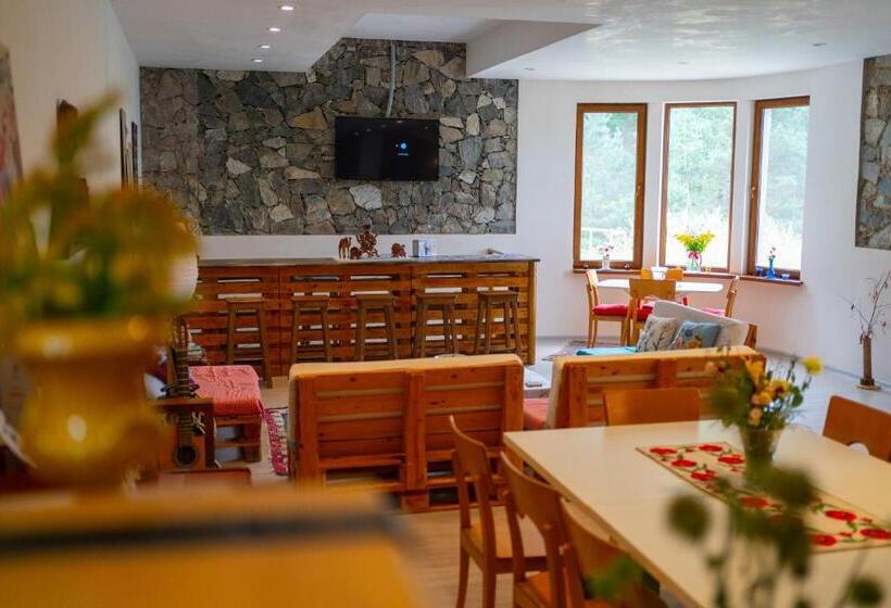 פנסיון Lermont Guest House