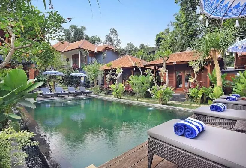 ホテル Batu Agung Villas