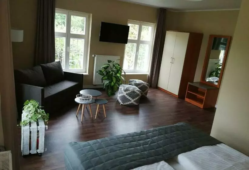 Hotelli Gut Gnewikow