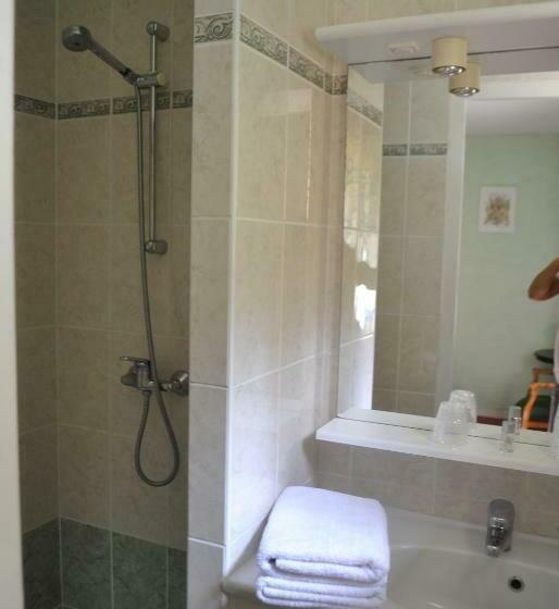 Отель Hôtel Auberge De La Nauze