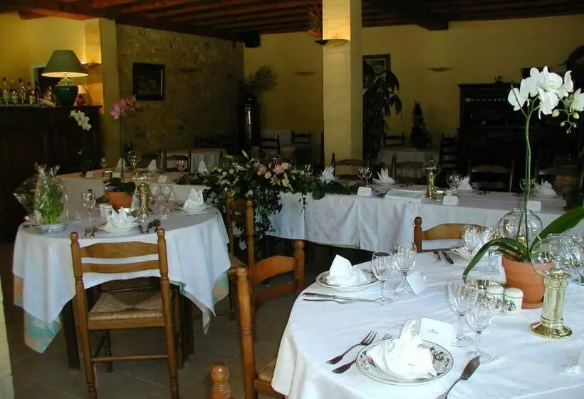 Hotelli Hôtel Auberge De La Nauze