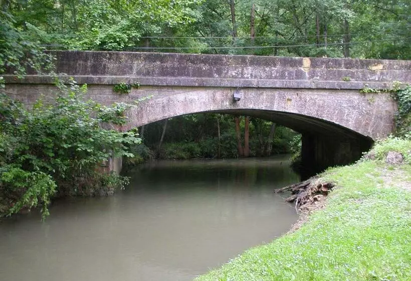Hotelli Hôtel Auberge De La Nauze