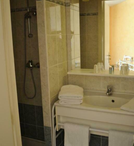 Отель Hôtel Auberge De La Nauze