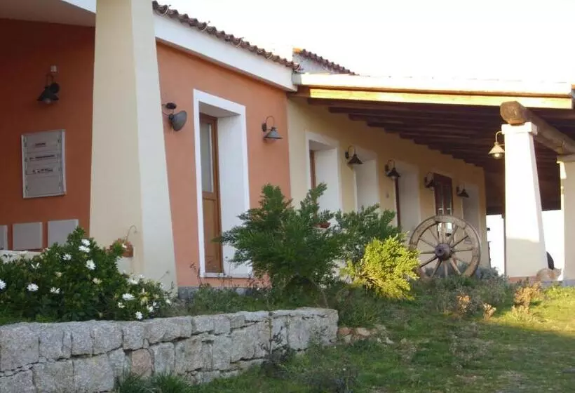 هتل Locanda Rurale Lu Salconi
