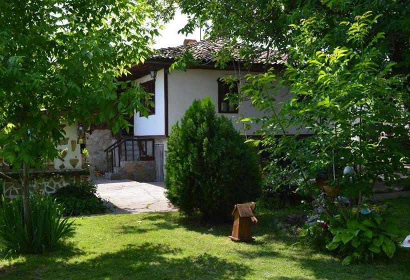 بنسيون The Old House Guest House