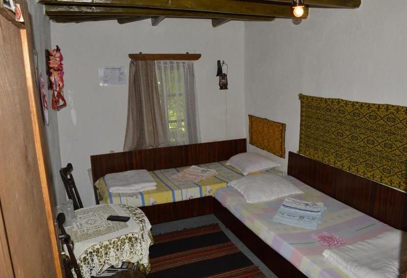 بنسيون The Old House Guest House