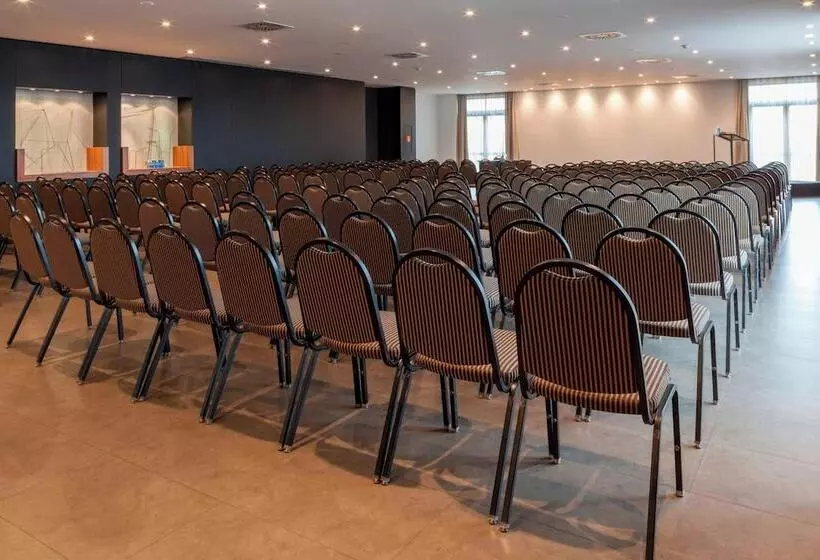 Ac Hotel Coslada Aeropuerto By Marriott