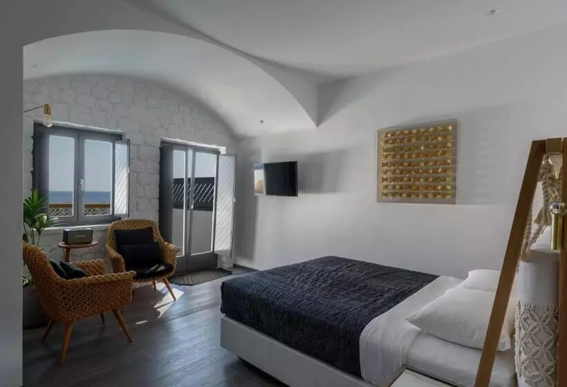 هتل Afroditi Venus Beach Resort