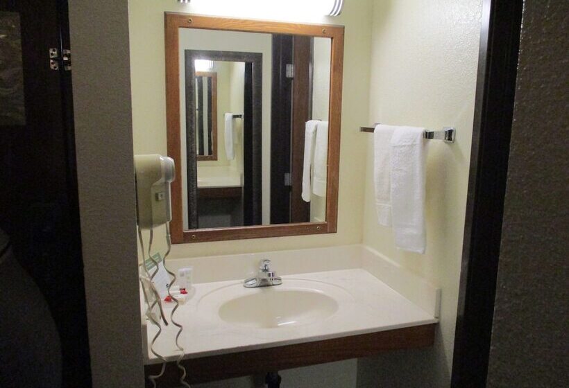 فندق Northwoods Inn & Suites Blackduck