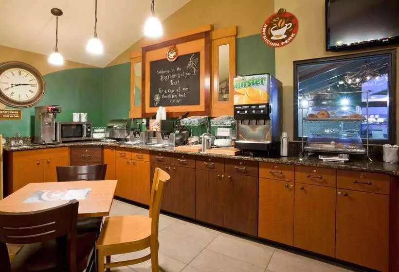 ホテル Americinn By Wyndham Grafton