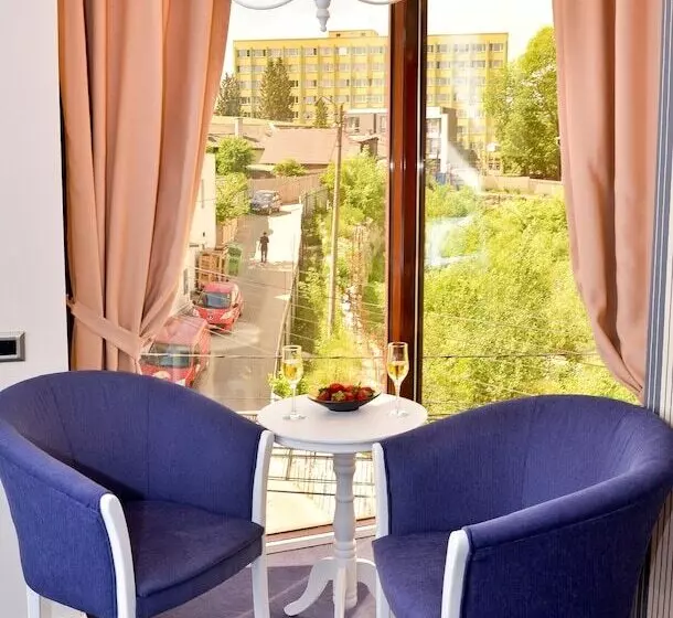 Hotel Capitolina City Chic