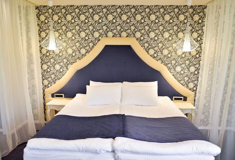 Hotel Capitolina City Chic