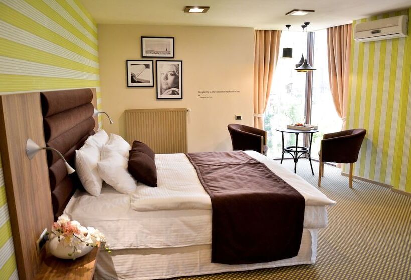 Hotel Capitolina City Chic