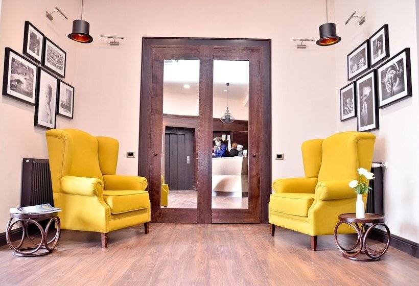 Hotel Capitolina City Chic