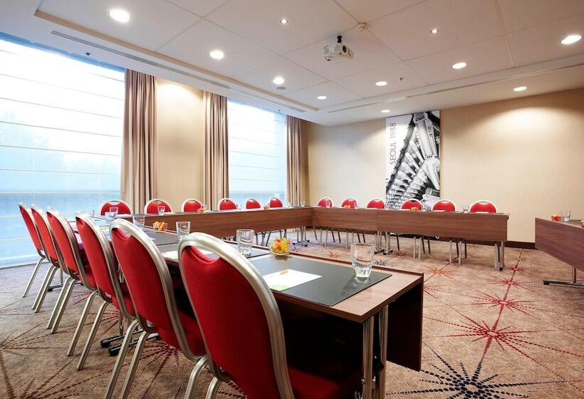 هتل Courtyard By Marriott Brussels