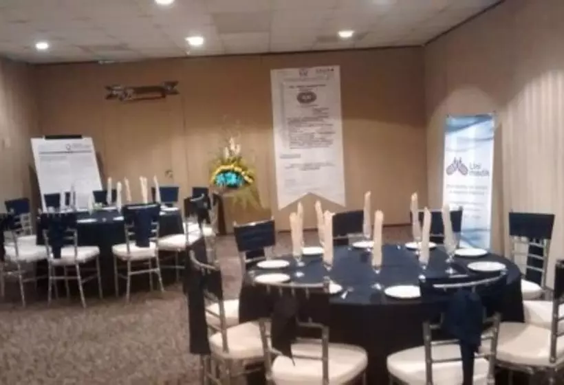 Отель El Camino Inn & Suites