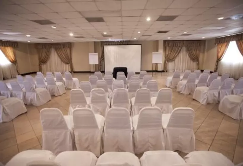 Отель El Camino Inn & Suites