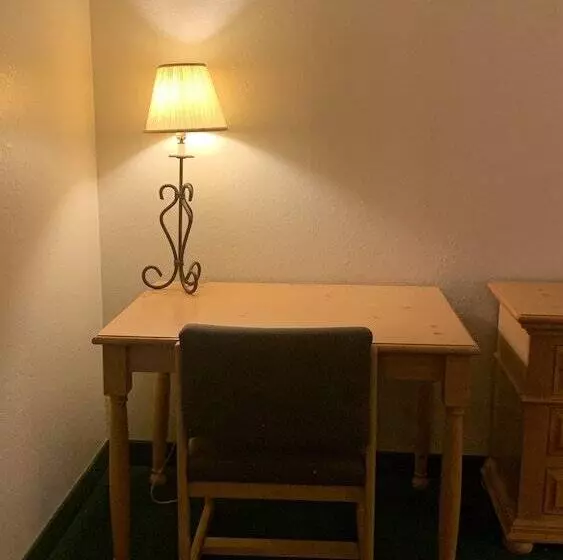 호텔 Regency Inn And Suites