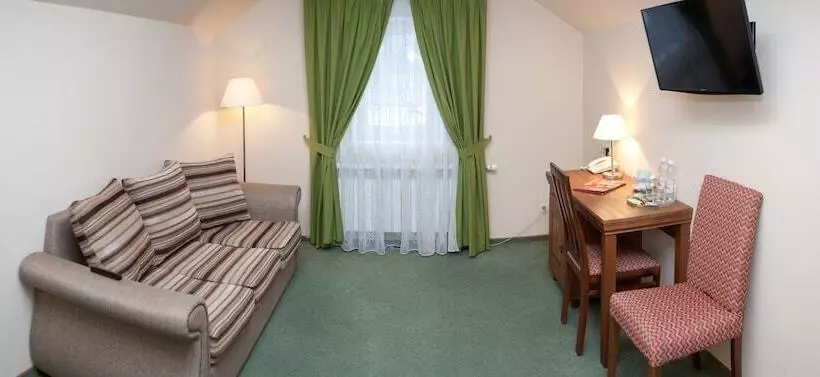 هتل Russkaya Derevnya