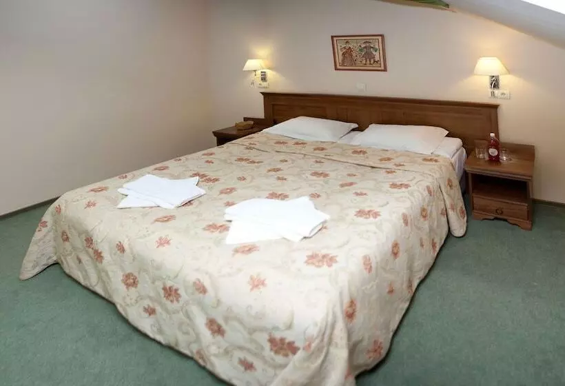 هتل Russkaya Derevnya