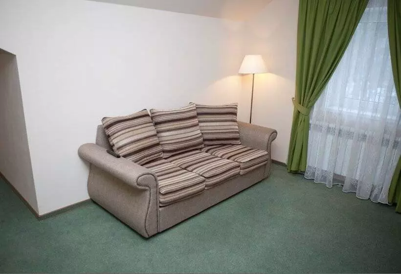 هتل Russkaya Derevnya