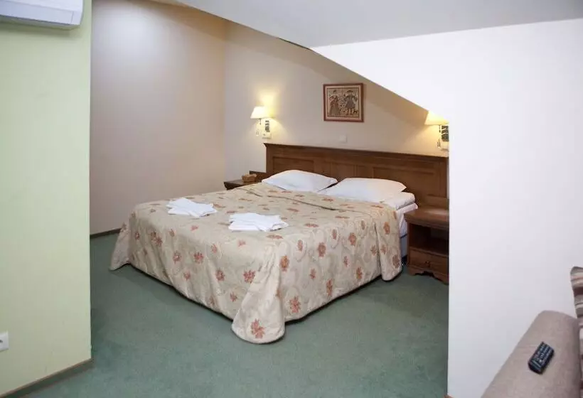 هتل Russkaya Derevnya