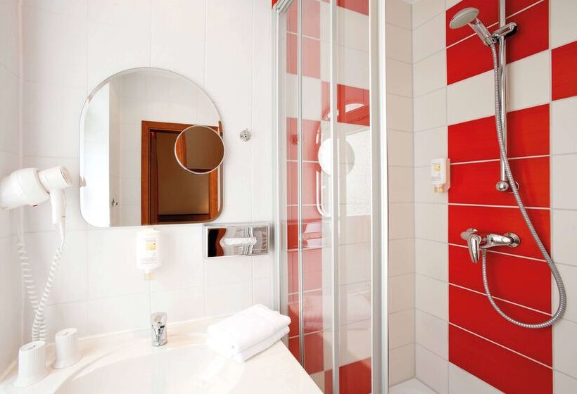 בית מלון כפרי Vienna House Easy By Wyndham Rostock