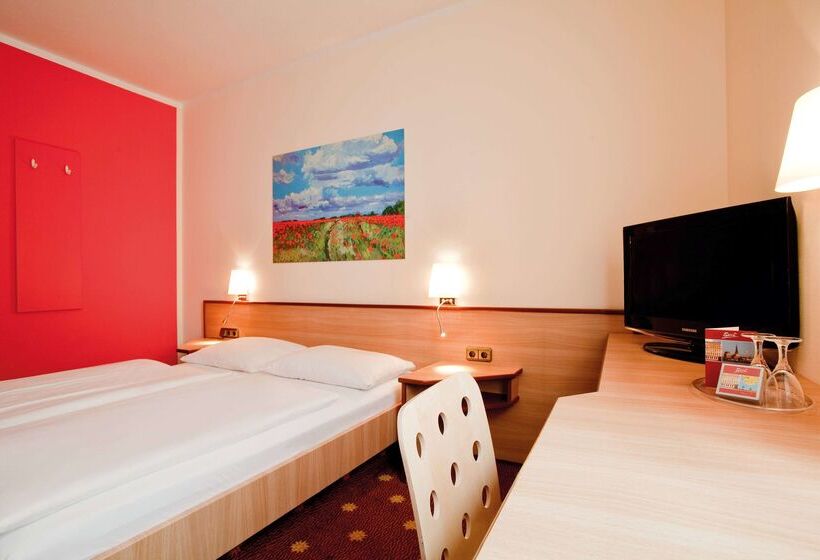 בית מלון כפרי Vienna House Easy By Wyndham Rostock