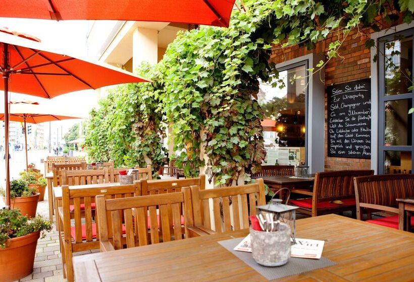 בית מלון כפרי Vienna House Easy By Wyndham Rostock