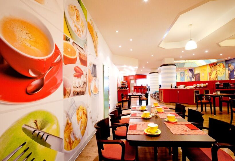 בית מלון כפרי Vienna House Easy By Wyndham Rostock