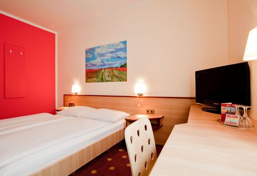 בית מלון כפרי Vienna House Easy By Wyndham Rostock