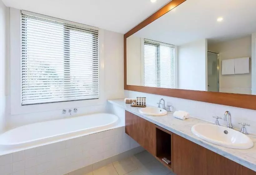 Отель Yarra Valley Lodge