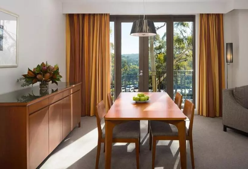 Отель Yarra Valley Lodge