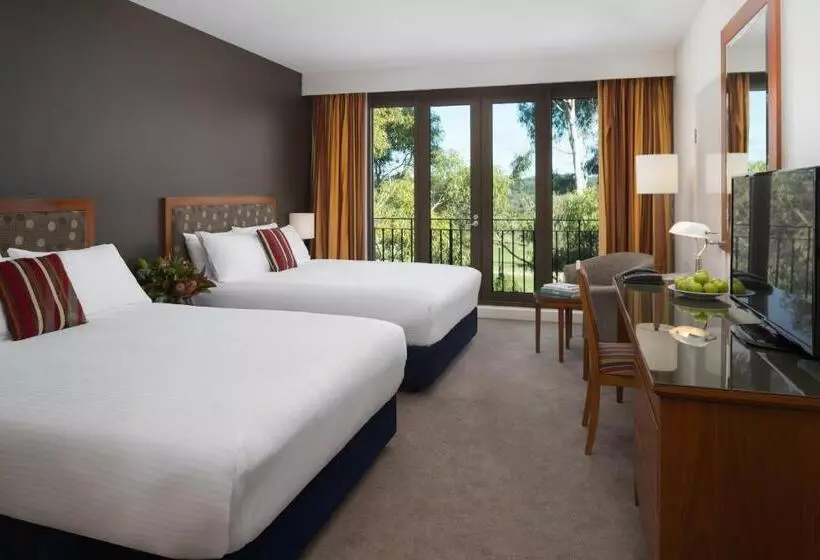 Отель Yarra Valley Lodge